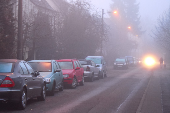 Straße im Morgennebel