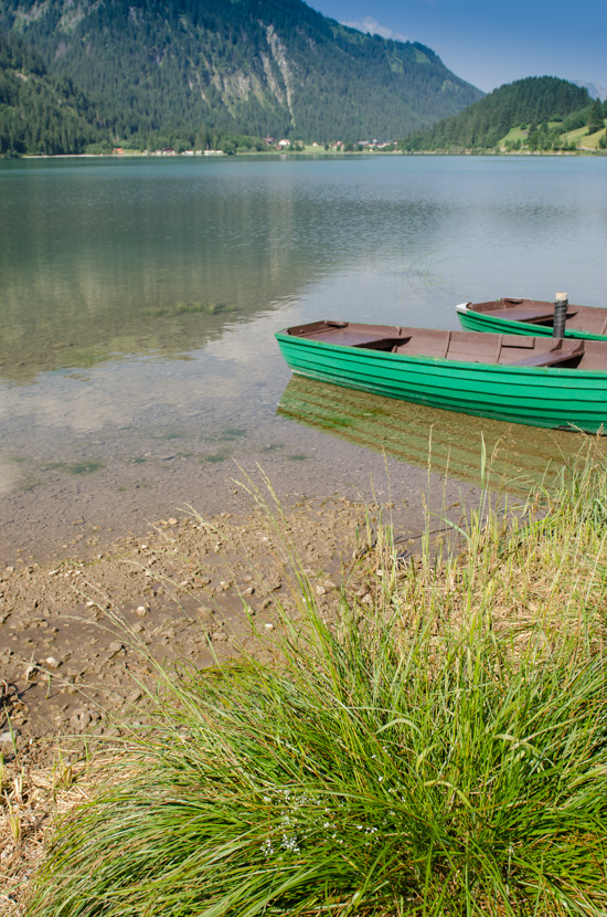 Grünes Ruderboot am Haldensee