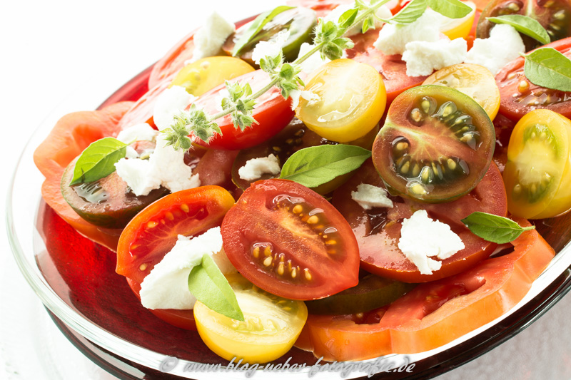 Tomatensalat mit Feta und Basilikum